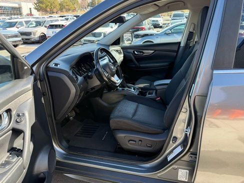 Used 2017 Nissan Rogue SV AWD/4WD image 8