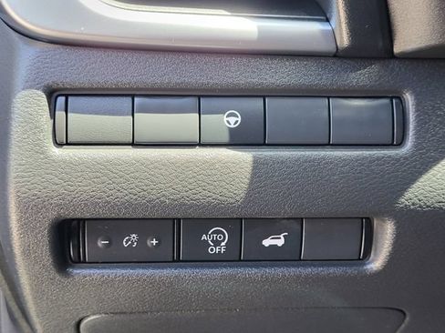 Certified 2025 Nissan Rogue SV FWD image 9