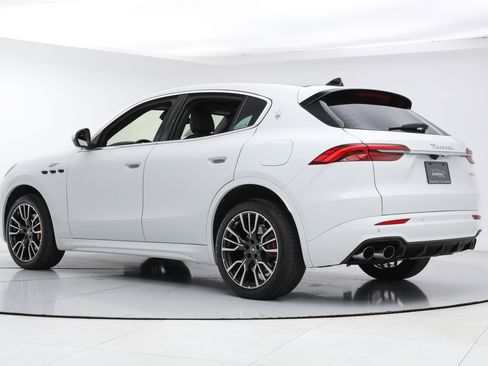 Used 2023 Maserati Grecale GT AWD/4WD image 3