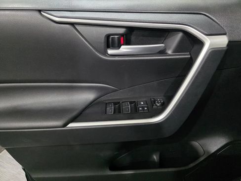 Used 2025 Toyota RAV4 XLE AWD/4WD image 10