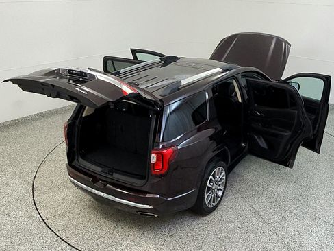 Used 2021 GMC Acadia Denali w/ Denali Ultimate Package AWD/4WD image 18