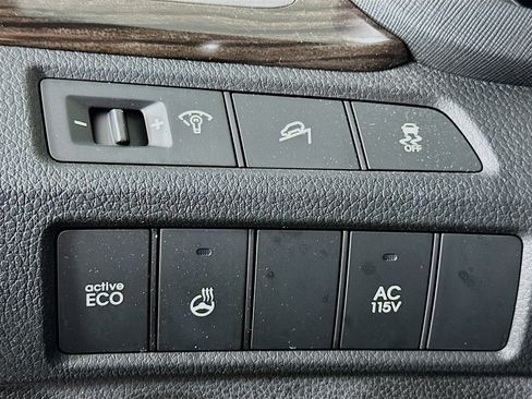 Used 2013 Hyundai Santa Fe Limited w/ Technology Pkg image 16