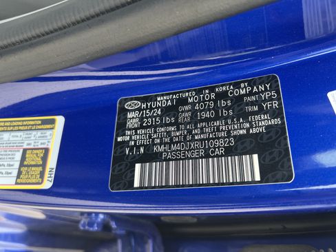 Used 2024 Hyundai Elantra Blue FWD image 29