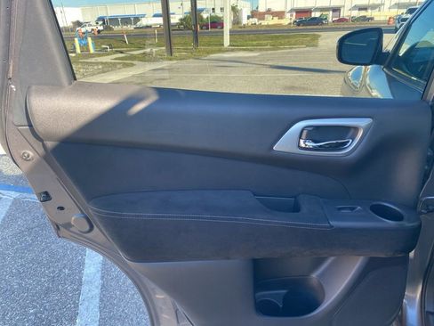 Used 2016 Nissan Pathfinder S image 12