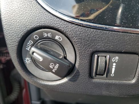 Used 2018 Dodge Grand Caravan SE FWD image 19