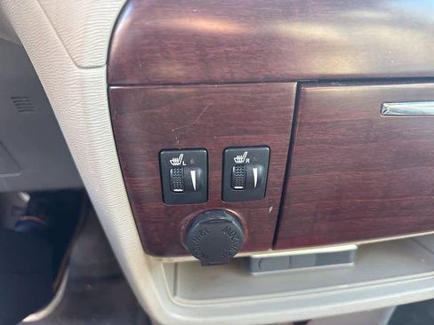 Used 2012 Toyota Sienna XLE image 17