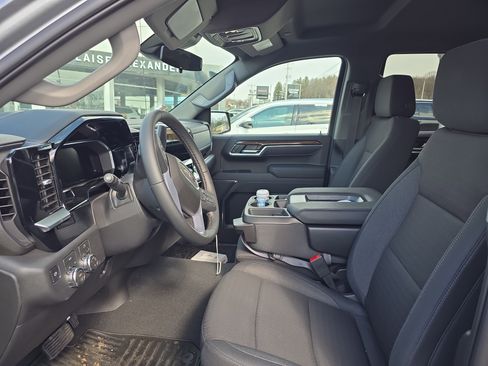 Used 2026 GMC Sierra 1500 SLE image 11