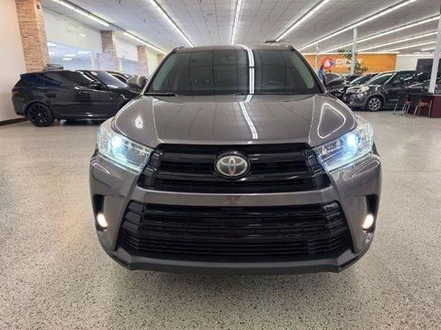 Used 2017 Toyota Highlander SE AWD/4WD image 2