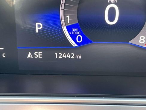 Used 2025 Volkswagen Taos SE w/ Panoramic Sunroof Package image 27