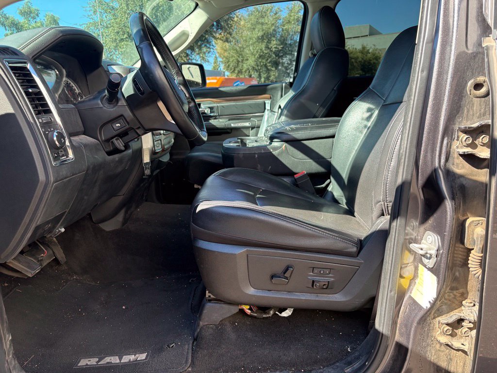 Used 2017 RAM 1500 Laramie AWD/4WD image 9