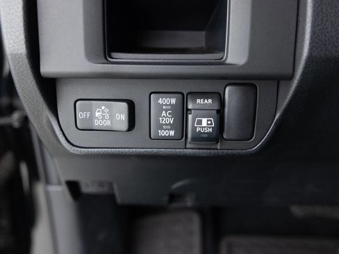 Used 2017 Toyota Tacoma SR5 image 35