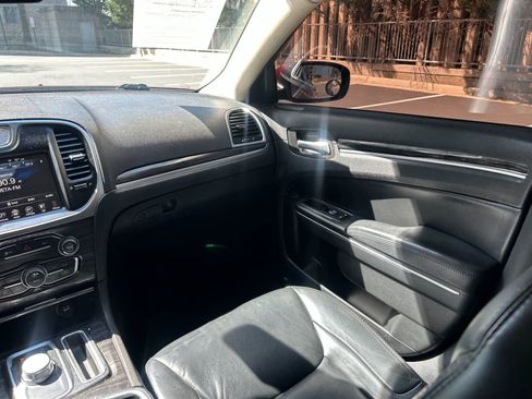 Used 2016 Chrysler 300 Limited RWD image 23