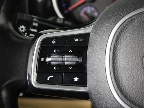Used 2022 Kia Carnival EX FWD image 26