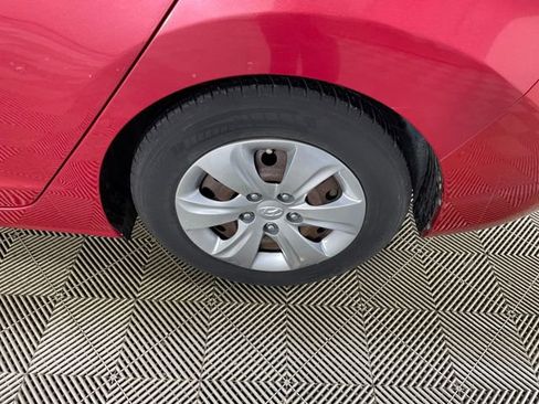 Used 2016 Hyundai Elantra SE image 18