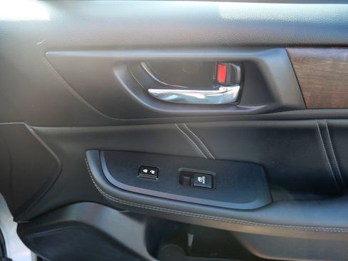 Used 2018 Subaru Outback 2.5i Limited image 18