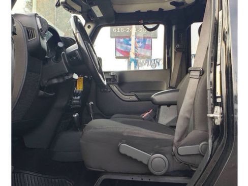 Used 2017 Jeep Wrangler Unlimited Sport AWD/4WD image 4