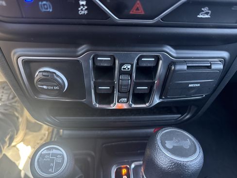 Used 2023 Jeep Wrangler Unlimited w/ Sun & Screen Package AWD/4WD image 28