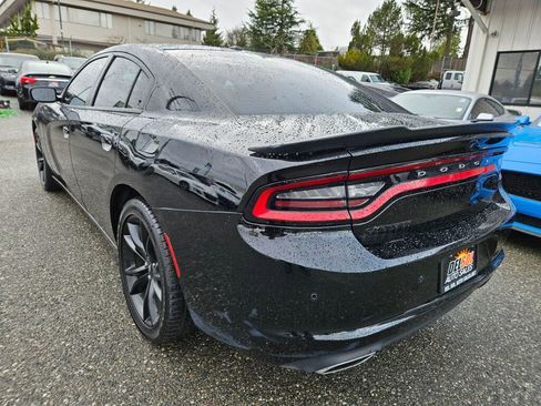 Used 2018 Dodge Charger SXT w/ Blacktop Package image 12