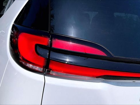 Used 2024 Chrysler Pacifica Pinnacle FWD image 29