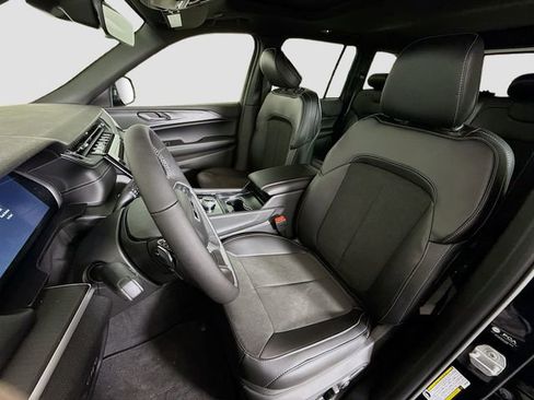 New 2025 Jeep Grand Cherokee Altitude image 19