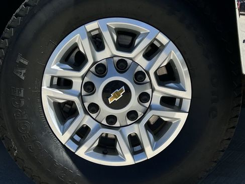 Used 2025 Chevrolet Silverado 2500 LT w/ Convenience Package AWD/4WD image 11