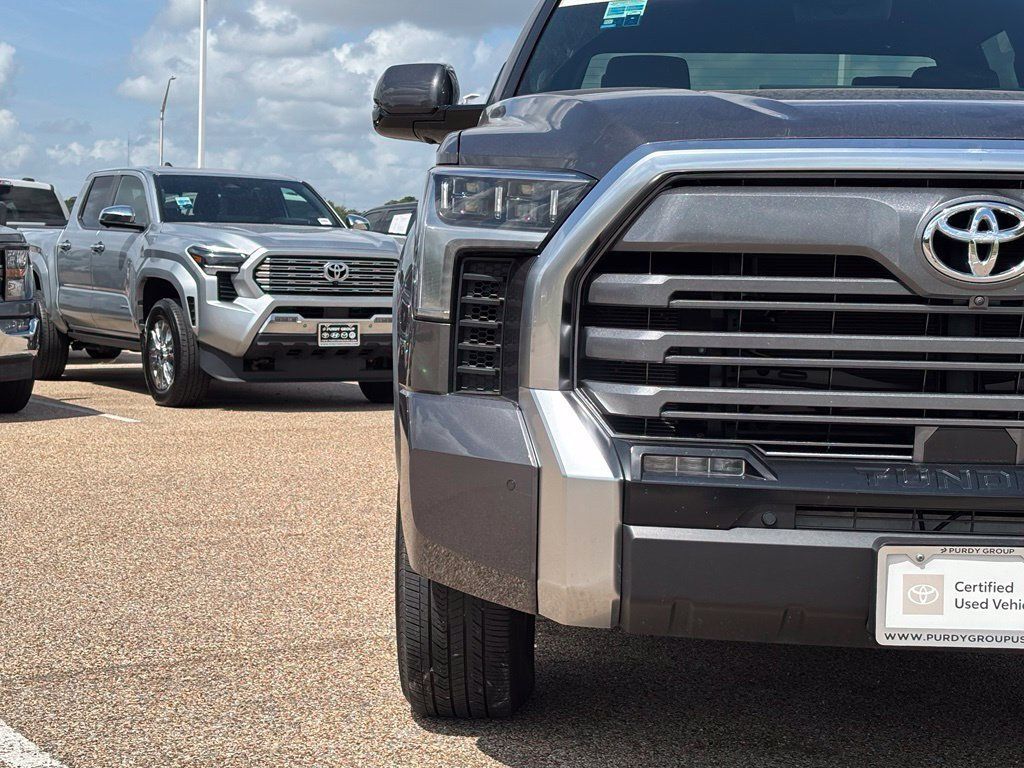 Used 2025 Toyota Tundra Limited AWD/4WD image 4