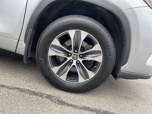 Certified 2025 Toyota Highlander XLE AWD/4WD image 8