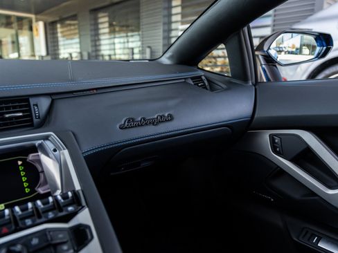 Used 2018 Lamborghini Aventador S image 36