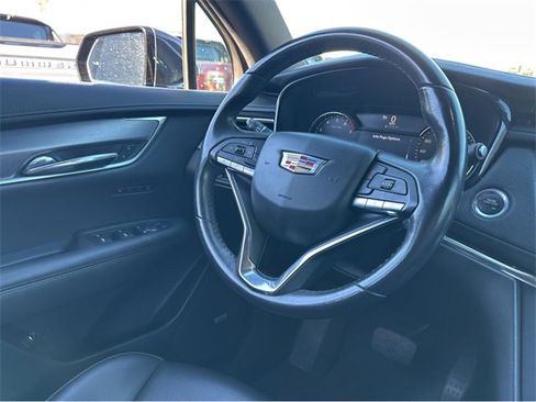 Certified 2022 Cadillac XT6 Luxury image 8