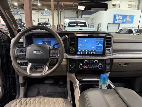 Used 2025 Ford F250 Platinum w/ Platinum Plus Package image 13