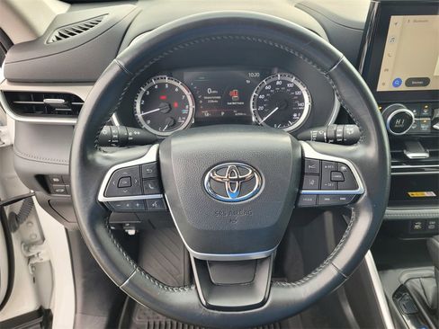 Used 2023 Toyota Highlander XLE image 21