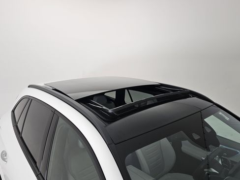 Certified 2025 Mercedes-Benz GLC 300 4MATIC image 40