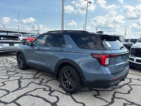 Used 2025 Ford Explorer ST AWD/4WD image 5