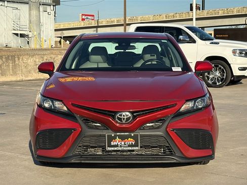 Used 2021 Toyota Camry SE image 8