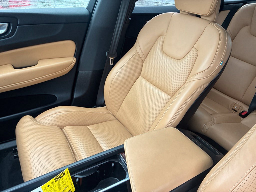 Certified 2024 Volvo XC60 T8 Ultimate w/ Climate Package AWD/4WD image 14