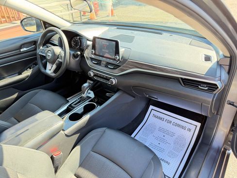Used 2024 Nissan Altima 2.5 SV FWD image 39