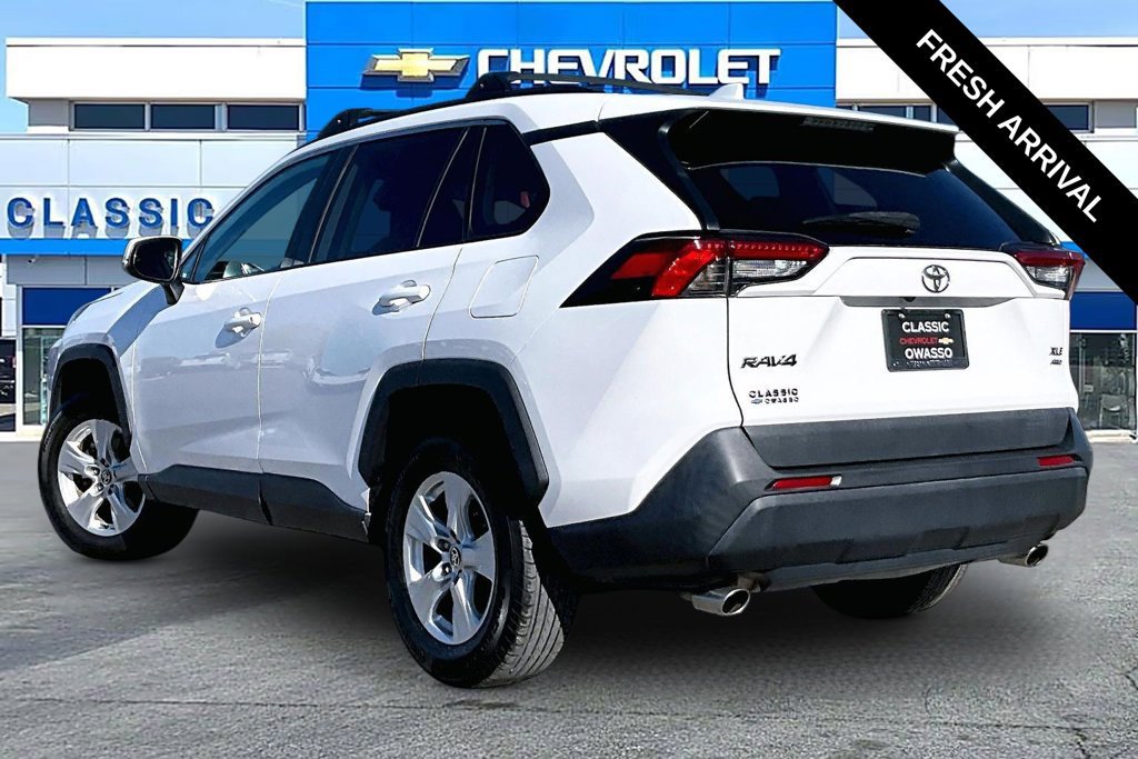 Used 2021 Toyota RAV4 XLE w/ Convenience Package AWD/4WD image 3