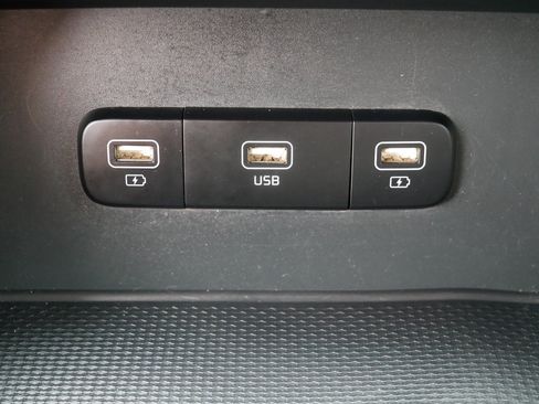 Certified 2024 Kia Carnival LX image 32