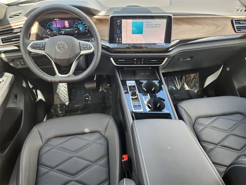 New 2025 Volkswagen Atlas SE image 2