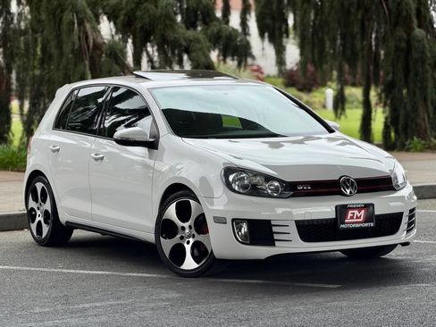 Used 2011 Volkswagen GTI 4-Door FWD image 2