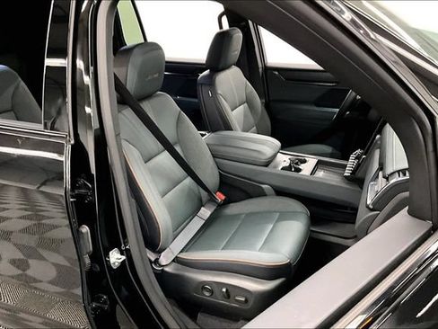 Used 2025 GMC Acadia AT4 AWD/4WD image 8