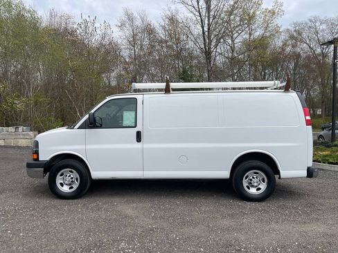 Used 2015 Chevrolet Express 2500 w/ Chrome Appearance Package RWD image 9
