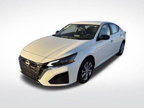 Used 2025 Nissan Altima 2.5 S image 2