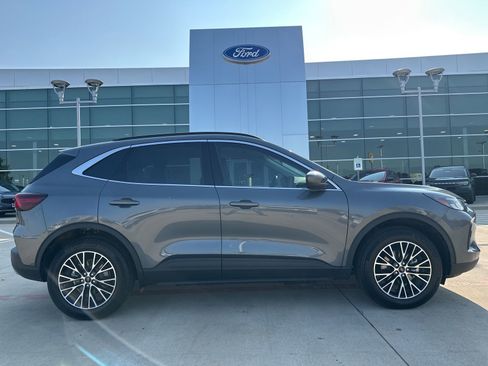 Used 2025 Ford Escape Base image 32