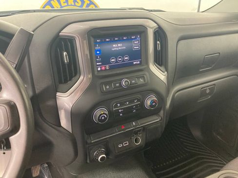 Used 2021 Chevrolet Silverado 2500 Custom AWD/4WD image 2