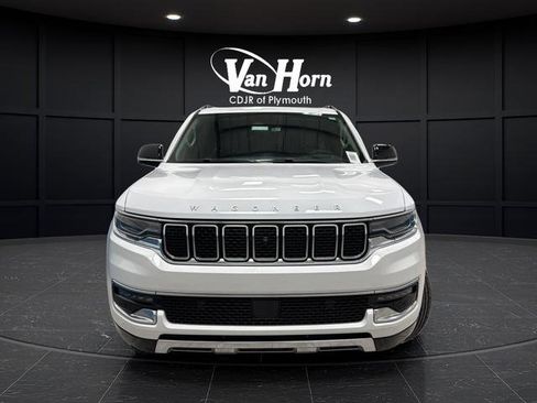 Used 2023 Jeep Wagoneer L Series III w/ Premium Group I AWD/4WD image 8