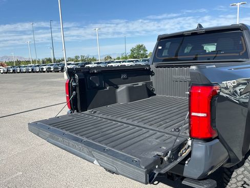 Used 2025 Toyota Tacoma TRD Off-Road AWD/4WD image 15