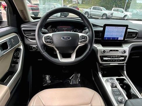 Used 2022 Ford Explorer XLT w/ Equipment Group 202A image 14