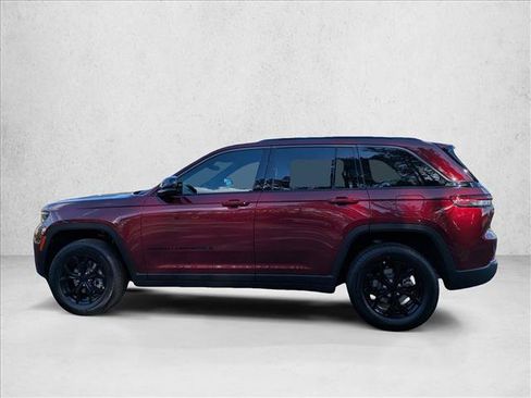 New 2026 Jeep Grand Cherokee Altitude image 5