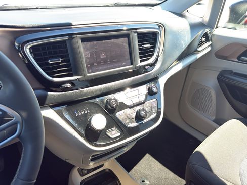 Used 2024 Chrysler Voyager LX FWD image 20